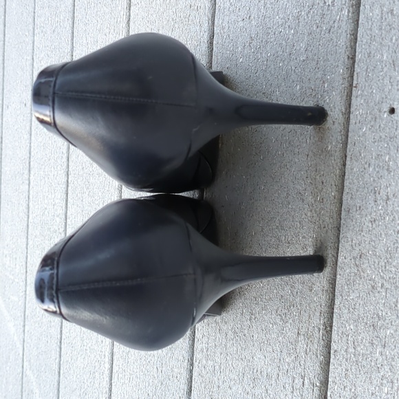 Marc Fisher Manilla Leather Peep Toe Bow Heels - Picture 5 of 13